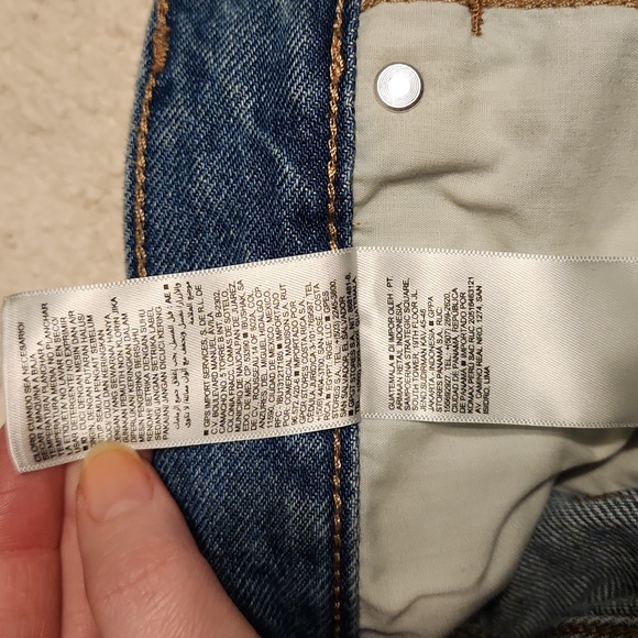 Old Navy Slouchy Straight Hugh Rise Frayed Blue Jean Shorts - Picture 6 of 7